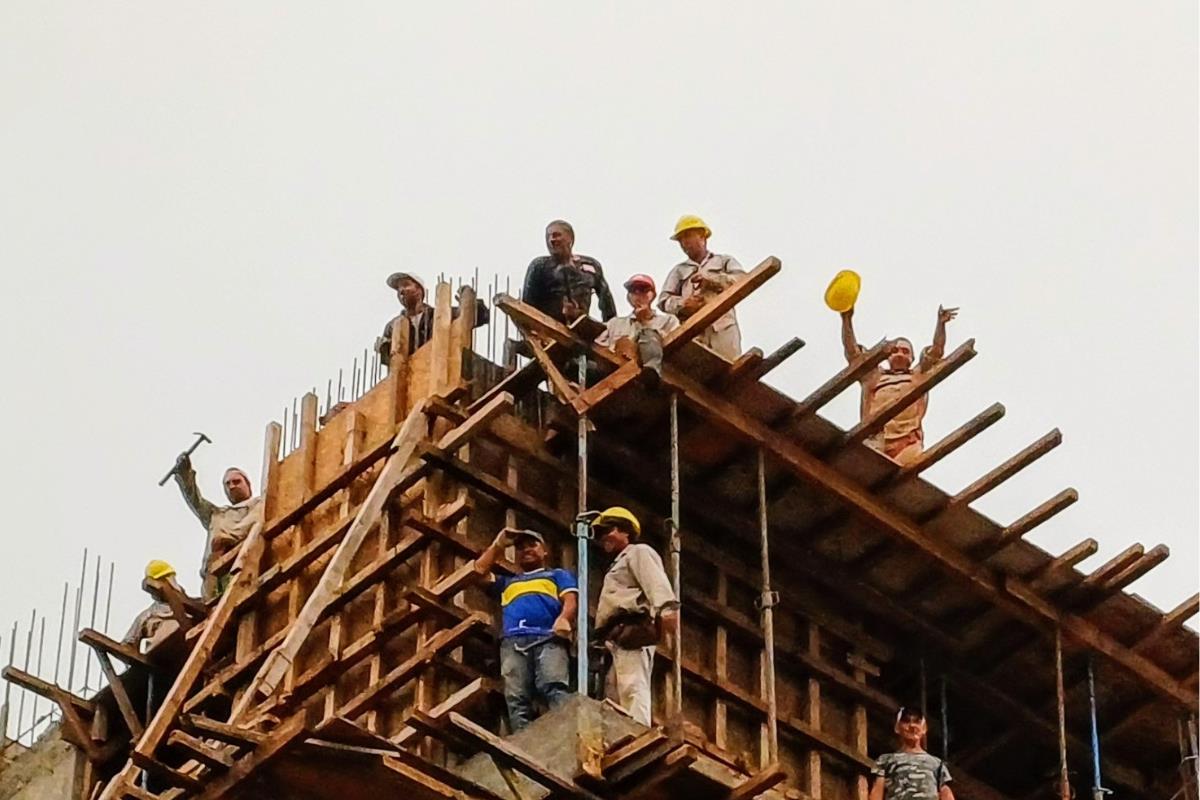 Trabajadores en obra. Foto tomada de: X @MauroFdz