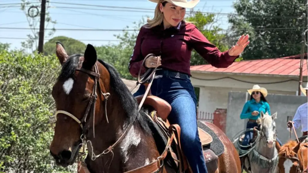 Alega equipo de alcaldesa que bandera la tapaba durante cabalgata