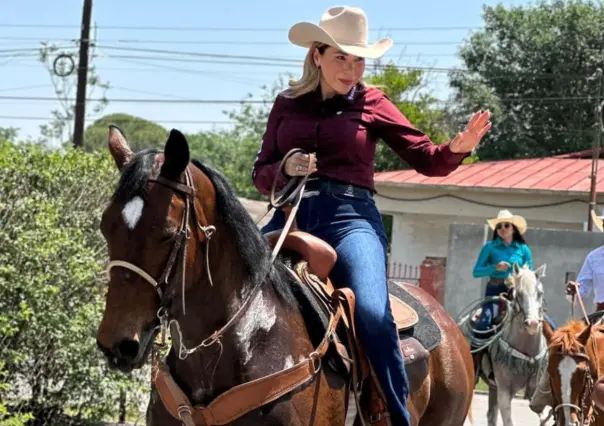 Alega equipo de alcaldesa que bandera la tapaba durante cabalgata