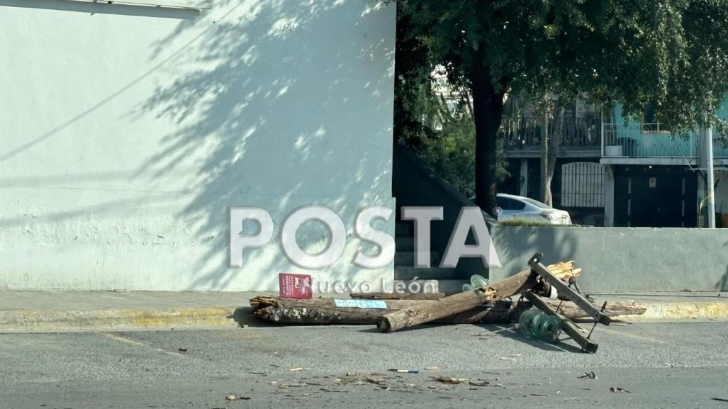 Más de 15 horas sin luz en San Bernabé, tráiler tumba postes