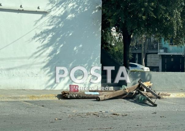 Más de 15 horas sin luz en San Bernabé, tráiler tumba postes