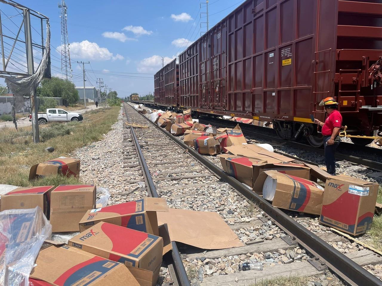 La grúa transportaba rollos de fibra de vidrio. (Fotografía: Redes sociales)