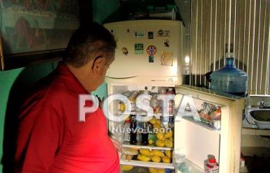 Cumplen vecinos de Mitras Norte más de 20 horas sin luz
