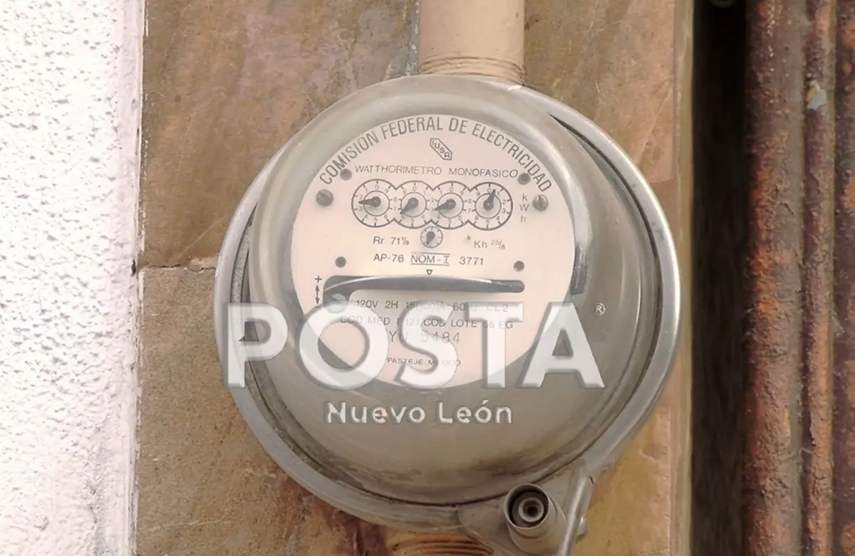 Cumplen vecinos de Mitras Norte más de 20 horas sin luz