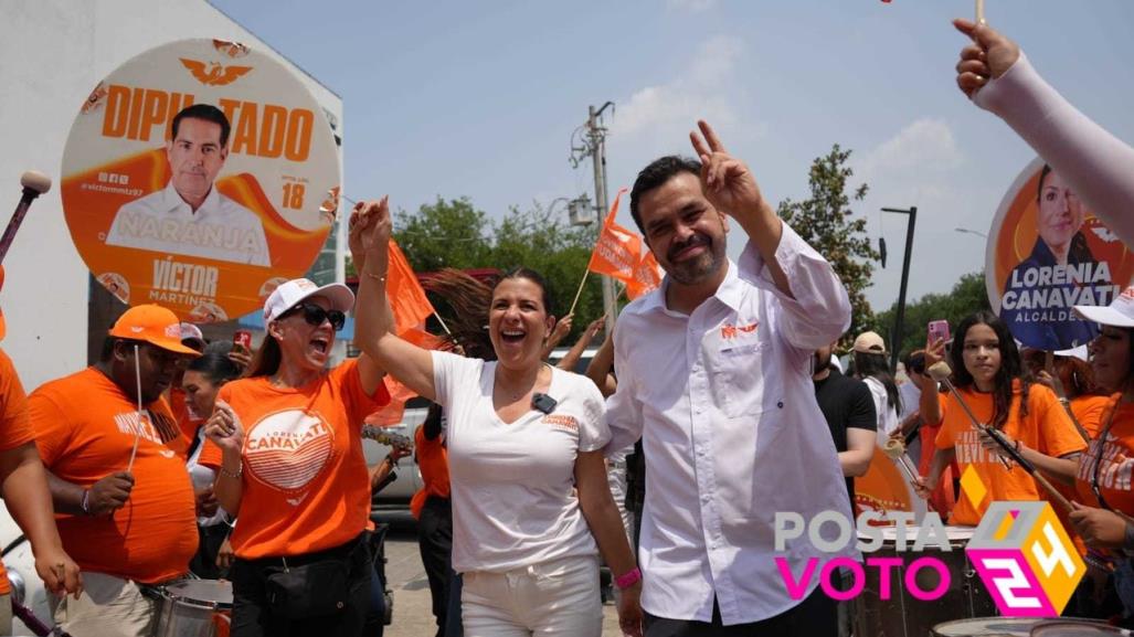 Máynez y Lorenia Canavati realizan pega de calcas en colonia Del Valle