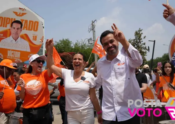 Máynez y Lorenia Canavati realizan pega de calcas en colonia Del Valle