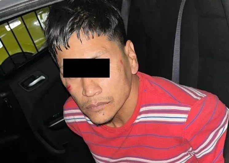 Juan Antonio Z, detenido dentro de una patrulla de la policía de Monterrey. Foto: Policía de Monterrey.