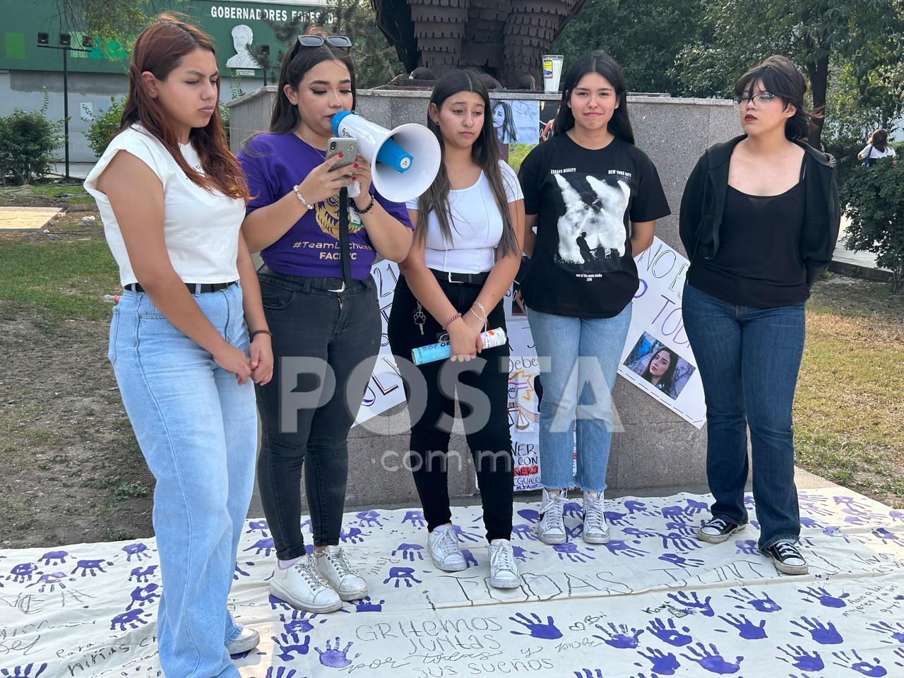 El homenaje fue organizado por líderes de diversas organizaciones estudiantiles de la institución educativa. Foto: POSTA.