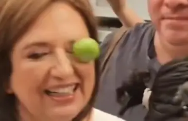 Xóchitl Gálvez es agredida con un limón en mercado de la Ciudad de México