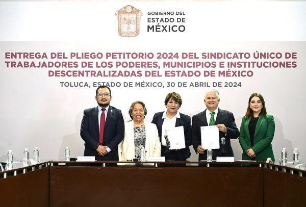 Entregan a Delfina Gómez pliego petitorio los burócratas de Edomex
