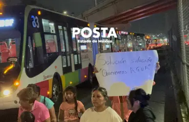 Exigen agua con bloqueo en carril del Mexibús en avenida Central, en Ecatepec