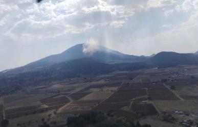 ¡No para el fuego! Combaten incendio en Atlacomulco