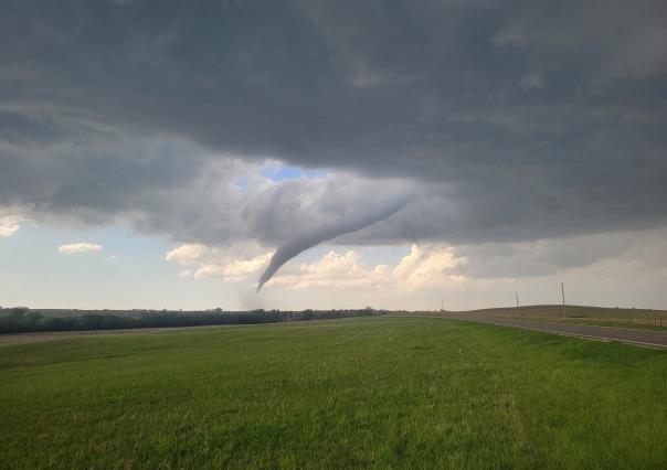 Azota tornado en Westmoreland, Kansas; hay un muerto y tres heridos (VIDEO)