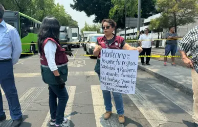 Trabajadores del Gobierno bloquean Fray Servando, exigen incremento salarial