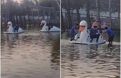 ¿No es hondo? Jóvenes se atascan en bote de lago en Fundidora (VIDEO)