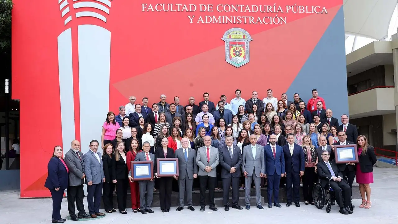 La entrega de las acreditaciones se realizó en el auditorio Víctor Gómez Garza. Foto: POSTA.