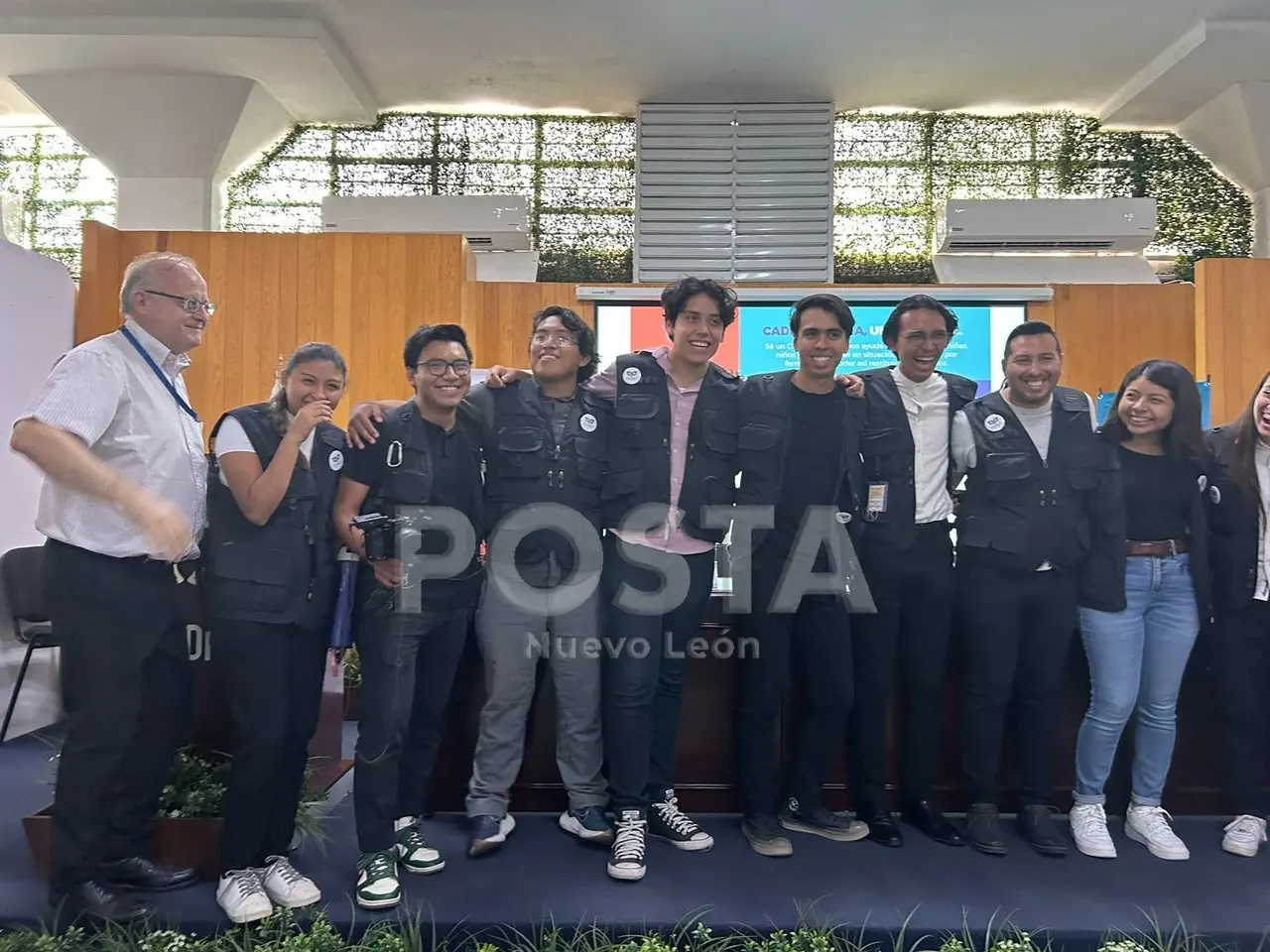 Brillan estudiantes en conferencia de prensa para ser futuros comunicadores