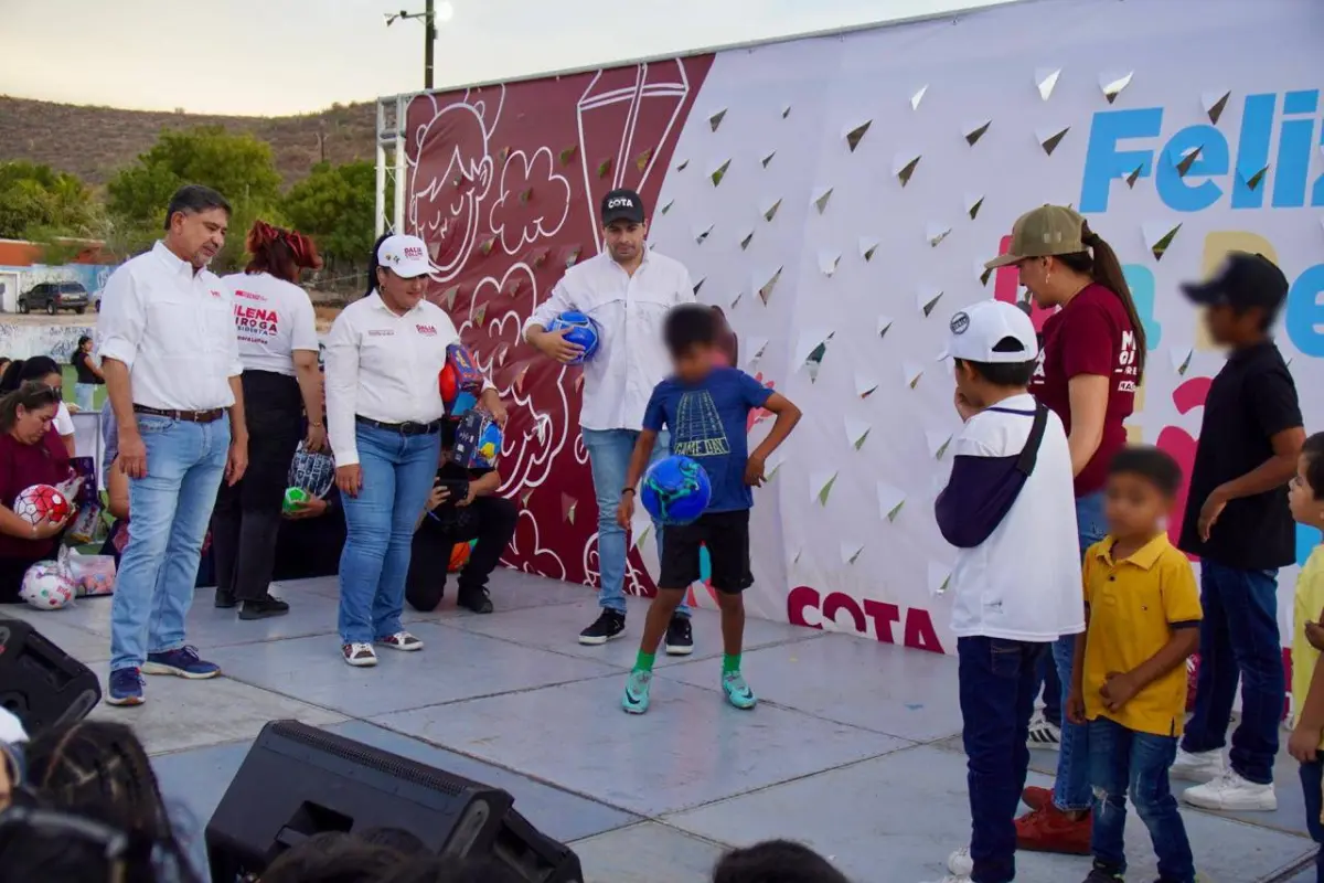 Candidatos de Morena durante el festejo del Día del Niño. Foto: Joel Cosío / POSTA BCS