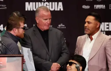 Canelo Álvarez estalla contra De la Hoya en conferencia de prensa