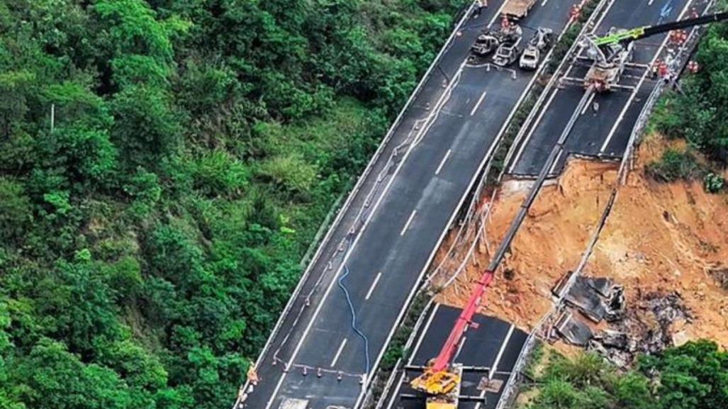 China: Derrumbe de carretera deja más de 20 muertos y 30 heridos