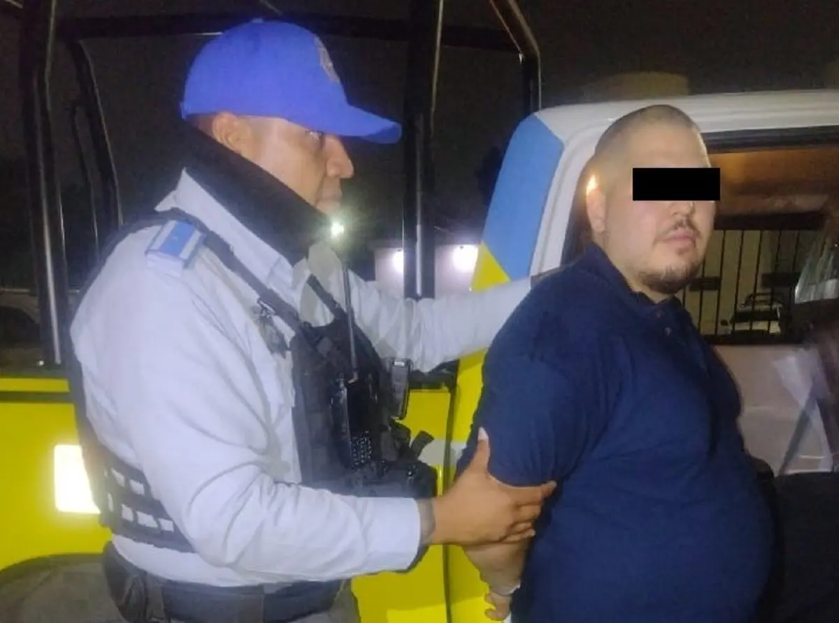 Detienen a hombre por golpear a su hermana en Bosques de Cumbres