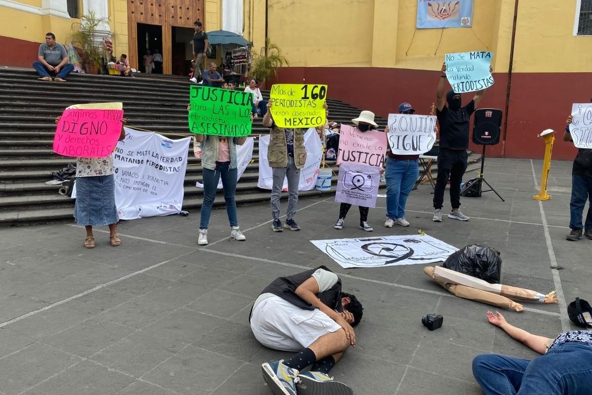 Los familiares de los periodistas asesinados protestaron en Plaza Lerdo Foto: Rosalinda Morales