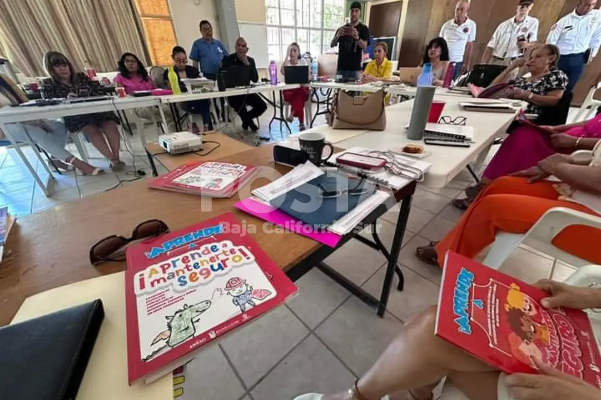 Presentacion de Aprende a mantenerte seguro en La Paz. Foto: Bomberos de Cabo San Lucas