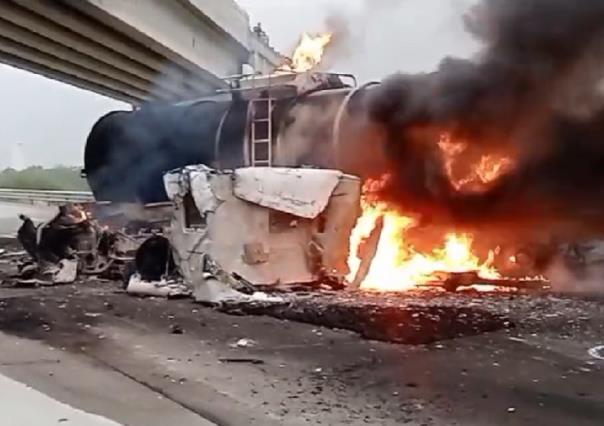 Vuelca pipa con diésel y se incendia en la autopista a Reynosa en Cadereyta