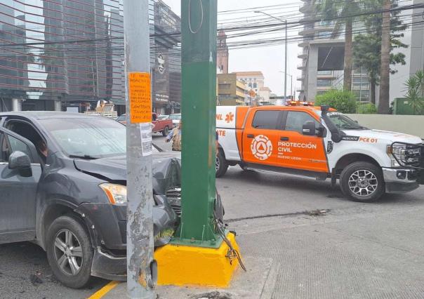 2 mujeres y 2 niños resultan lesionados en accidente vial en Monterrey (VIDEO)