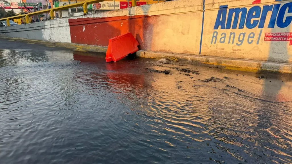 Ruptura de tubería de 6 pulgadas genera fuga de agua en Parque Lira