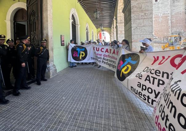 Asesores Técnicos Pedagógicos exigen regularización laboral en Yucatán