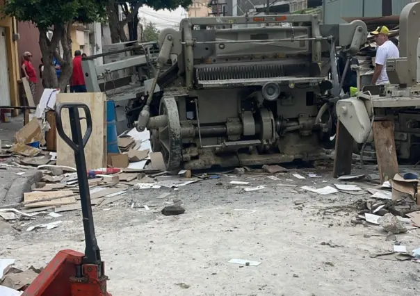 Batalla campal tras desalojo en Iztacalco deja un herido por quemaduras