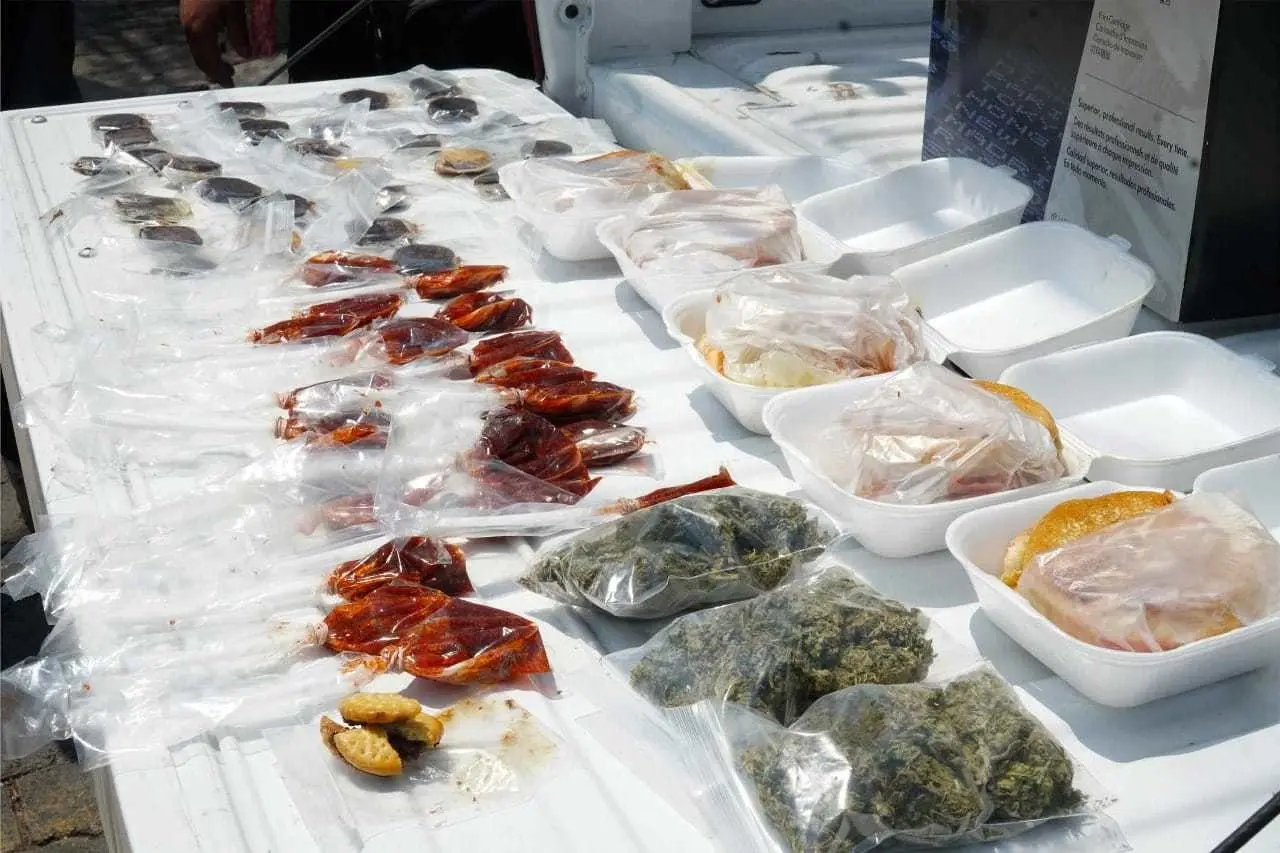 Cae por vender postres de marihuana frente a una prepa