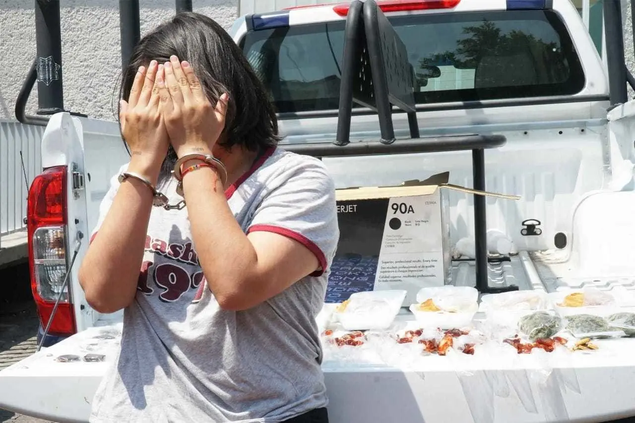 Cae por vender postres de marihuana frente a una prepa