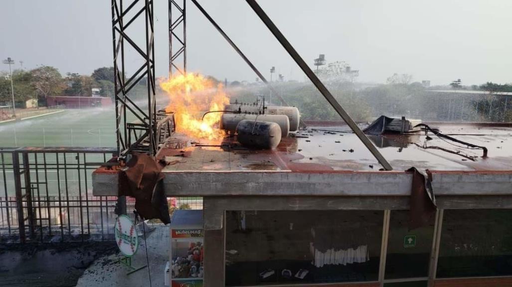 Explota tanque de gas en el Estadio Centenario en Villahermosa, Tabasco