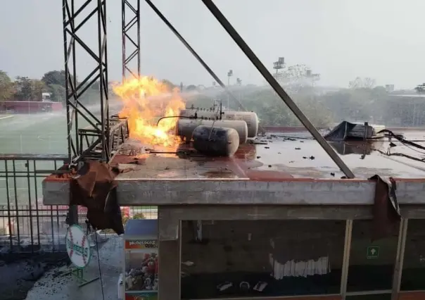 Explota tanque de gas en el Estadio Centenario en Villahermosa, Tabasco