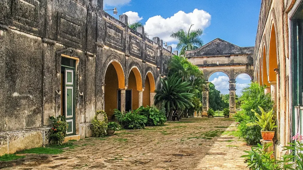 Descubre Yucatán: Entre haciendas históricas y cenotes refrescantes