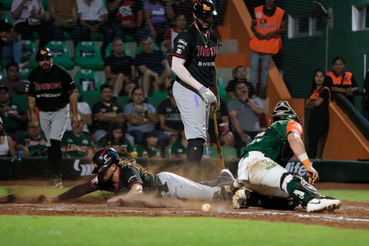 Los Leones de Yucatán tuvieron un mal día al ser blanqueados ayer por los Guerreros de Oaxaca 9-0.-  Foto de cortesía