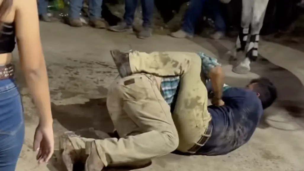 Se agarran a golpes y patadas en el baile de la feria de Chumayel (VÍDEO)