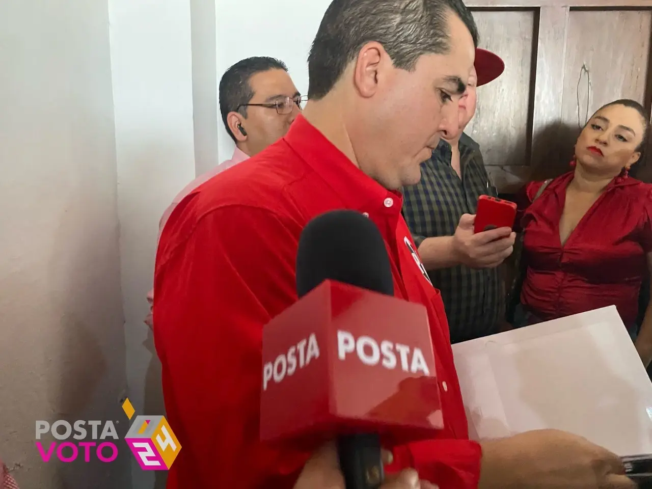 Adolfo Ramírez Arana, líder del PRI Veracruz, denunció uso electoral de programas sociales en veda por parte de Morena ante el OPLE estatal. Foto: Rosalinda Morales / POSTA