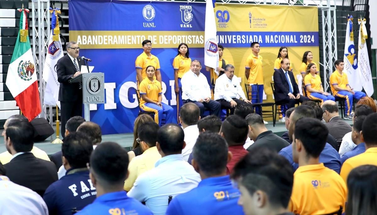 Abandera Santos Guzmán a deportistas Tigres para la Universiada Nacional 2024