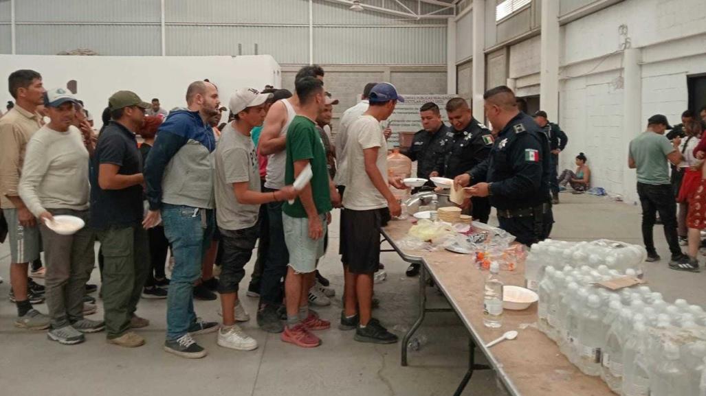 Autoridades rescatan a 208 migrantes abandonados en bodega