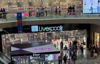 Clausuran tienda Liverpool en Perisur con personas adentro