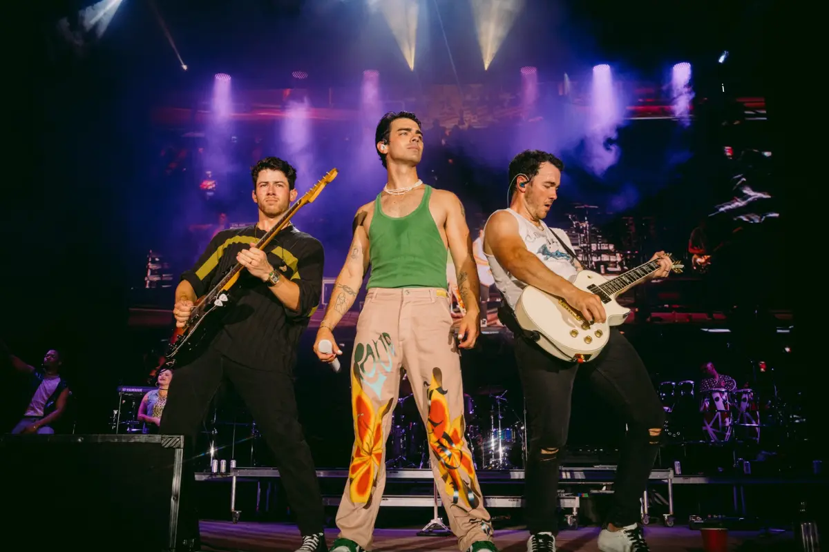 Los Jonas Brothers en concierto. Foto: @jonasbrothers