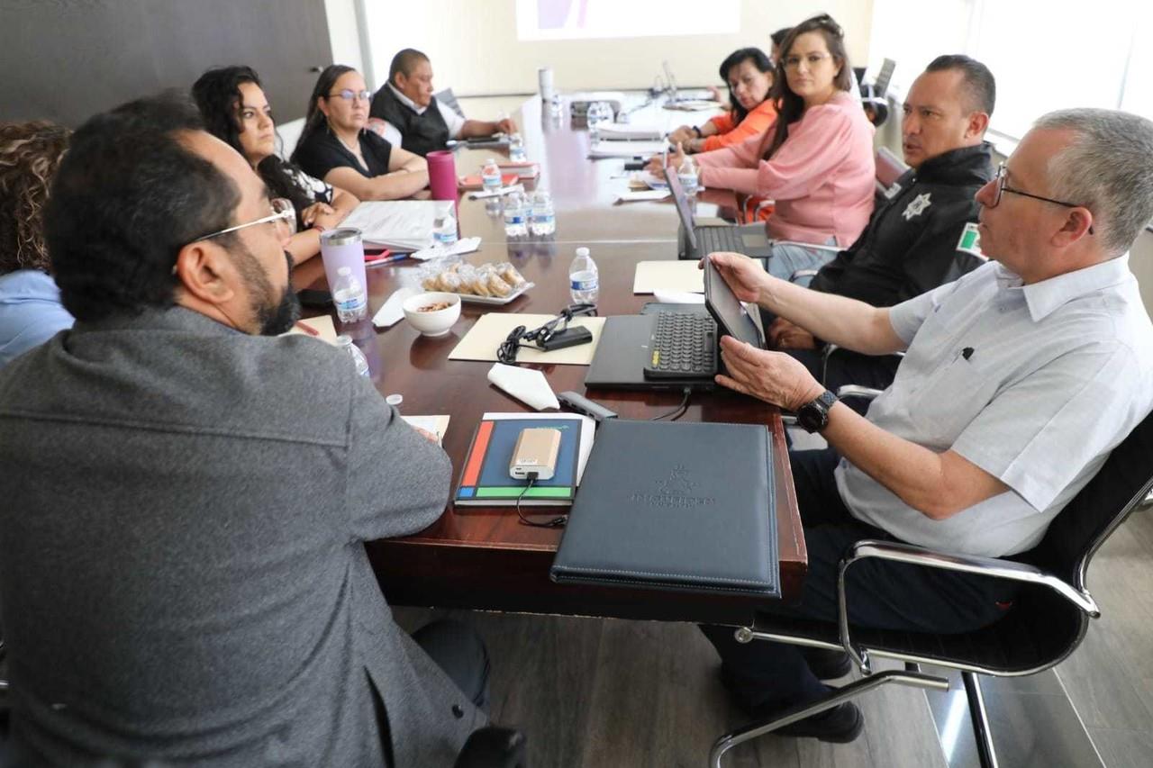 Tras una reunión de las autoriades municipales de Naucalpan se decidió invertir 6.2 mdp para atender la alerta de género por feminicidio. Foto: Gob. de Naucalpan