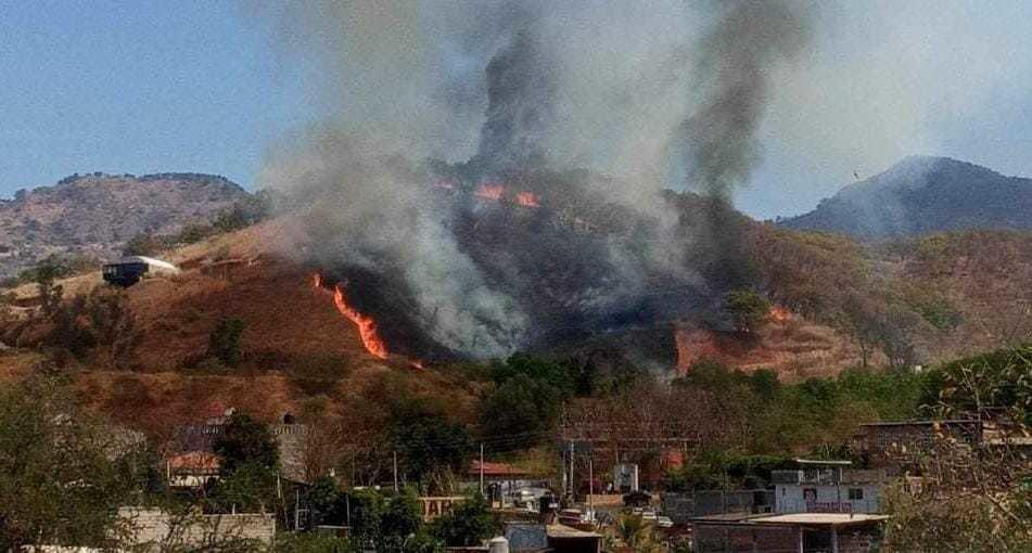 Tejupilco en contingencia por incendio forestal. Foto: RRSS