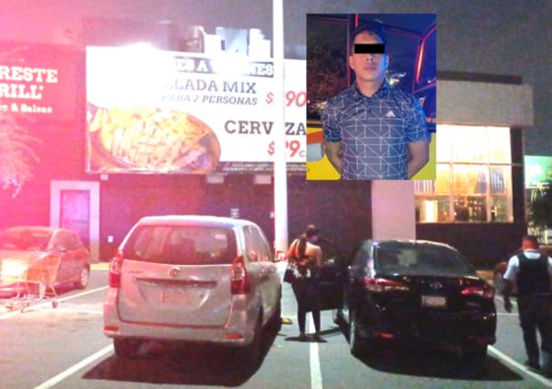 Hombre acusa a esposa de infiel y la golpea en un restaurante de Monterrey