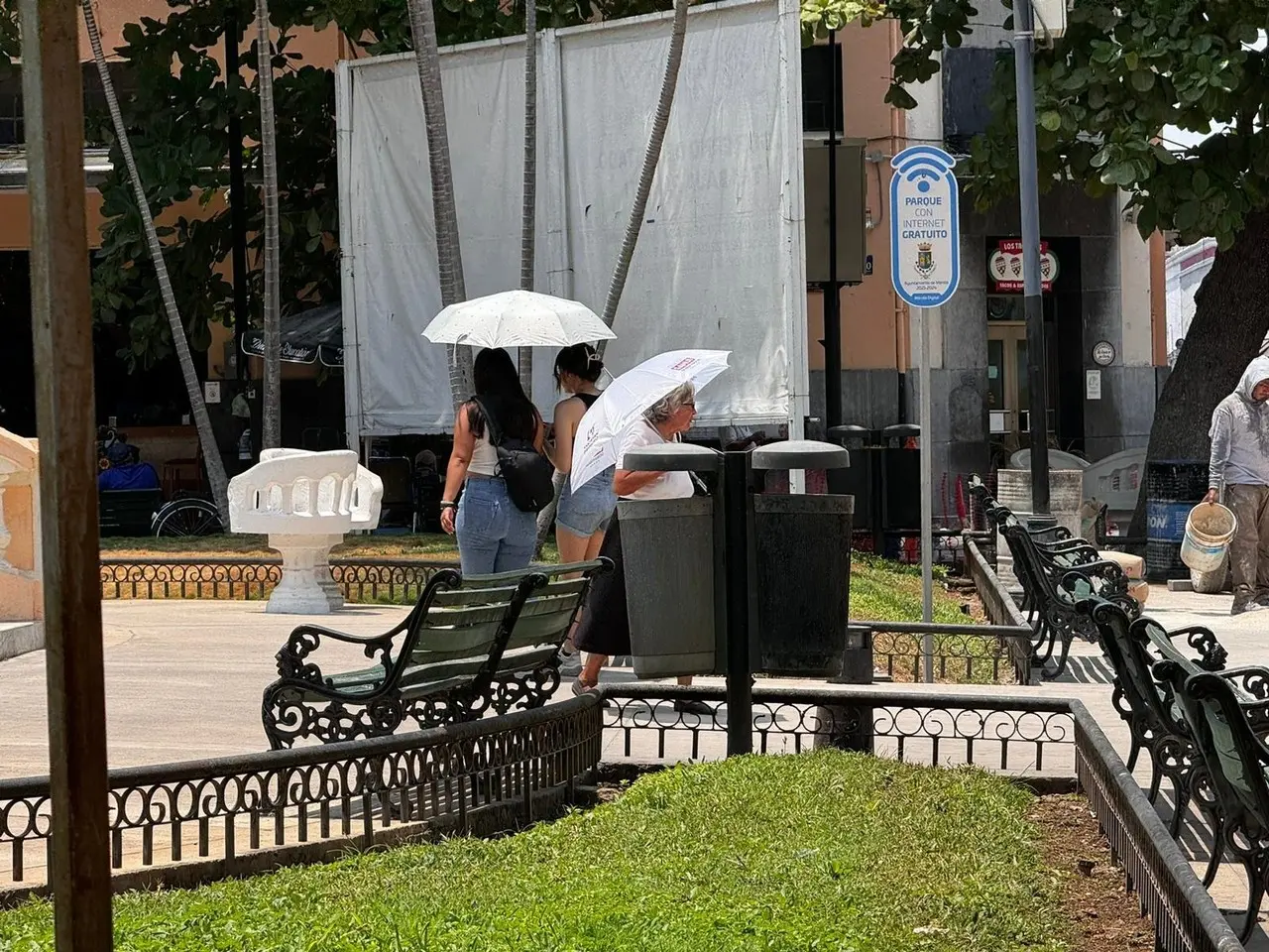 Debido a la intensidad de los rayos del sol, los yucatecos buscan formas de protegerse Foto: Ilustrativa