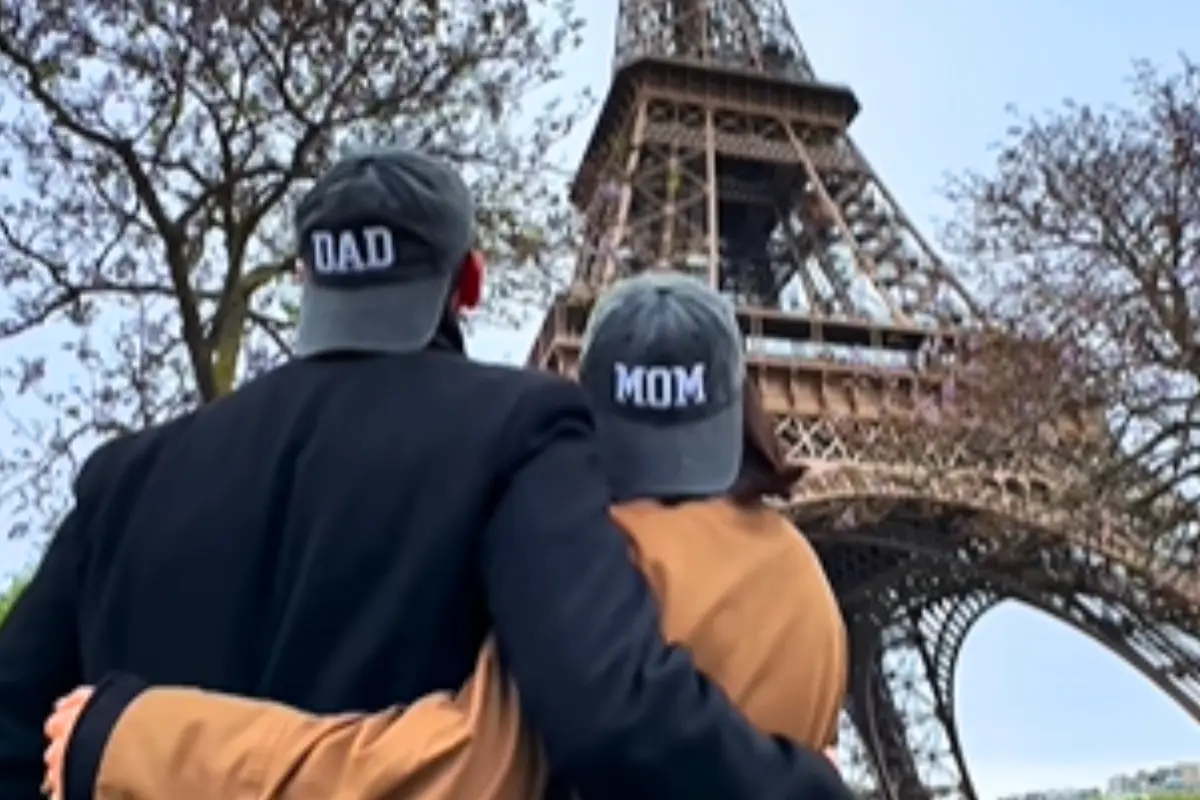 Capi Pérez en París con Itzel Barro. Foto tomada de: (Instagram) @elcapiperez