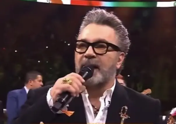 Canta Mijares el Himno Nacional Mexicano en pelea de El Canelo